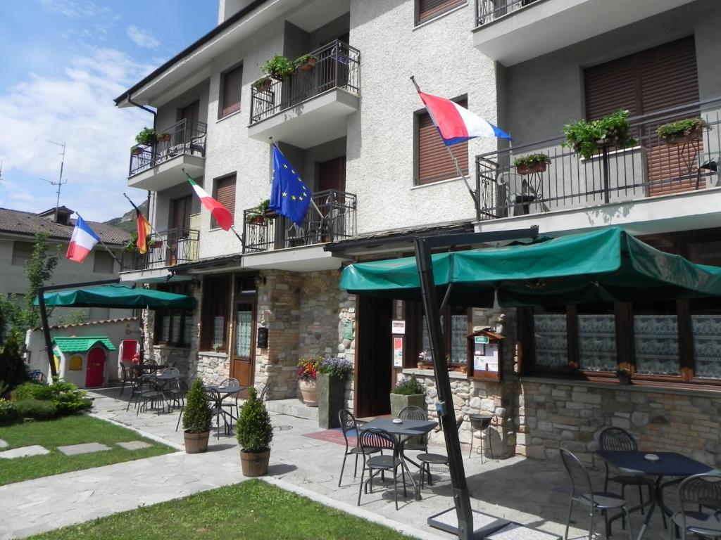 Hotel Trois Etoiles Entracque Exterior photo