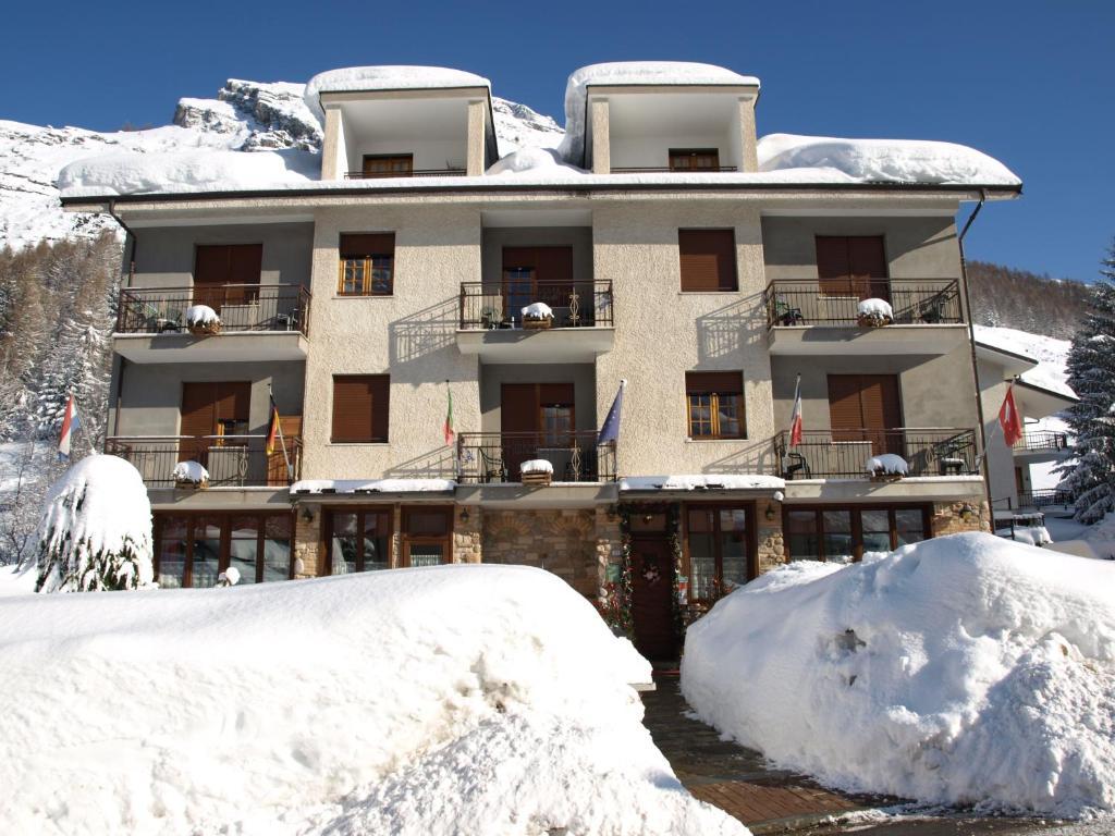 Hotel Trois Etoiles Entracque Exterior photo