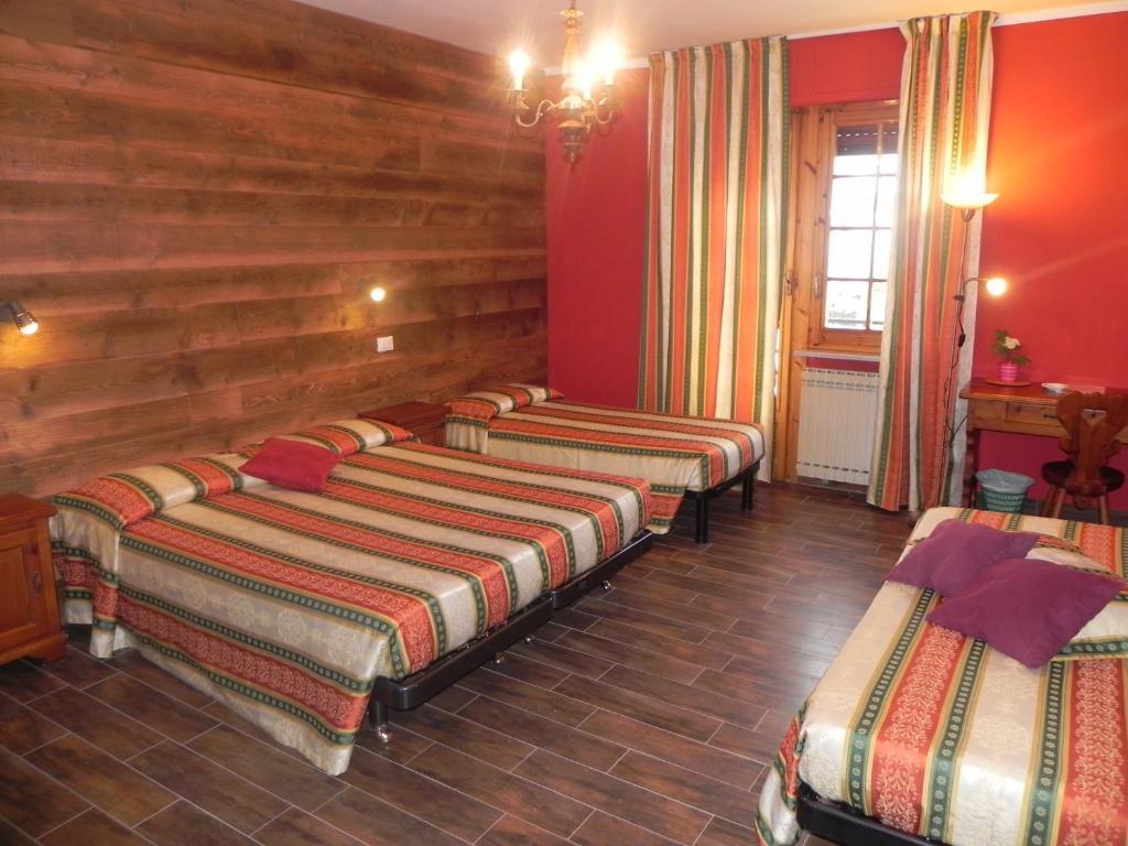 Hotel Trois Etoiles Entracque Room photo